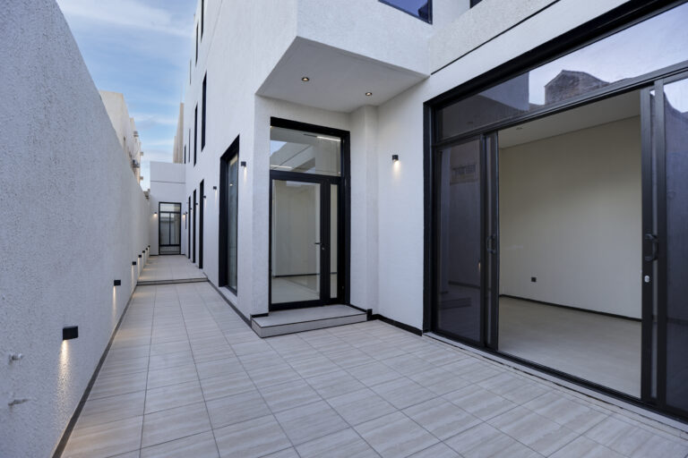نسخة من img_8343-img_8345